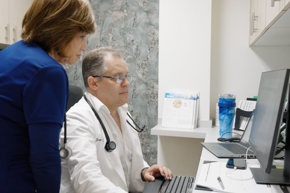 Local Doctor Primary Care Doctor Hialeah | JustWell Health